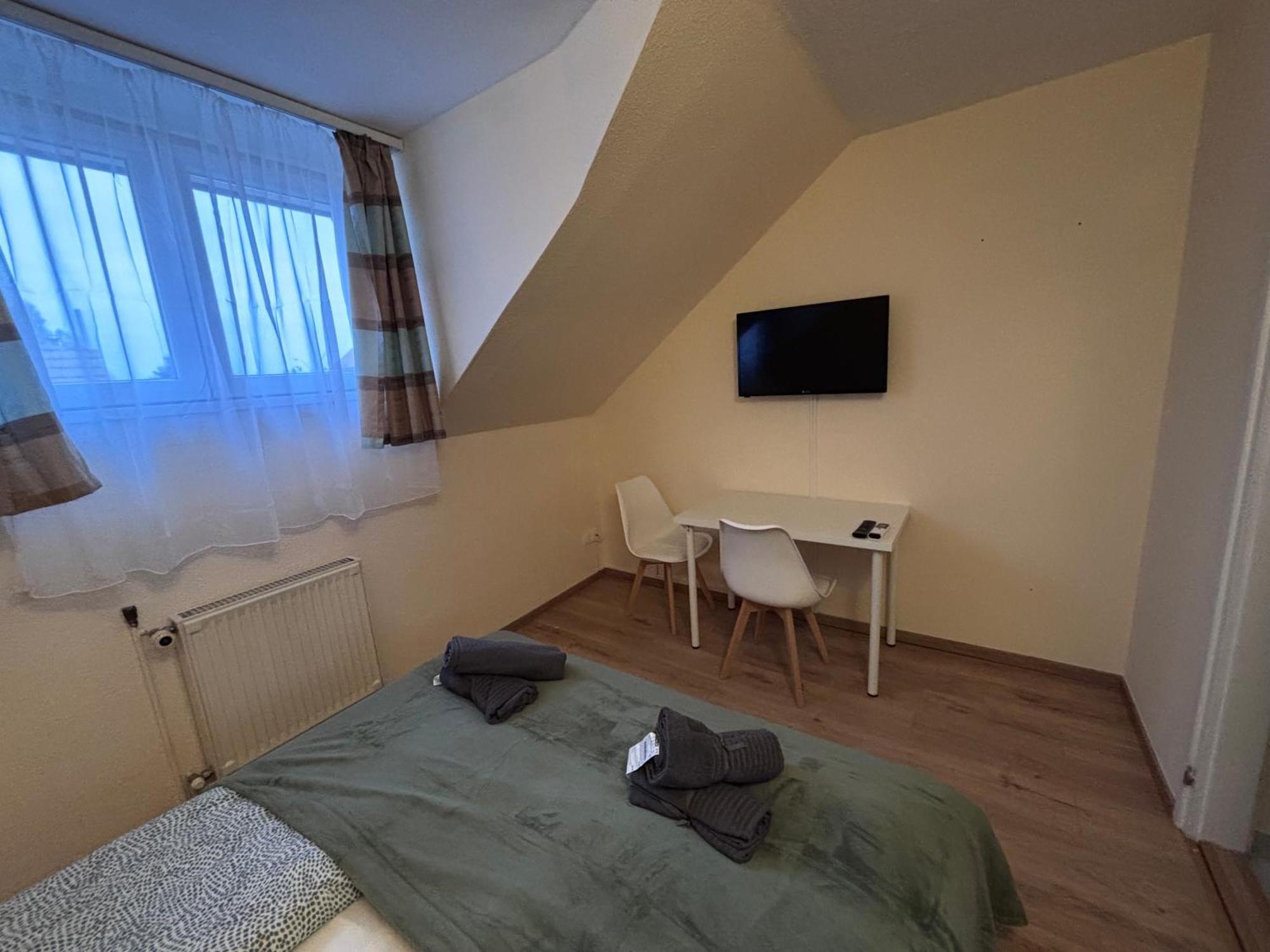 ベセス Airportmax Panzio Bed & Breakfast エクステリア 写真