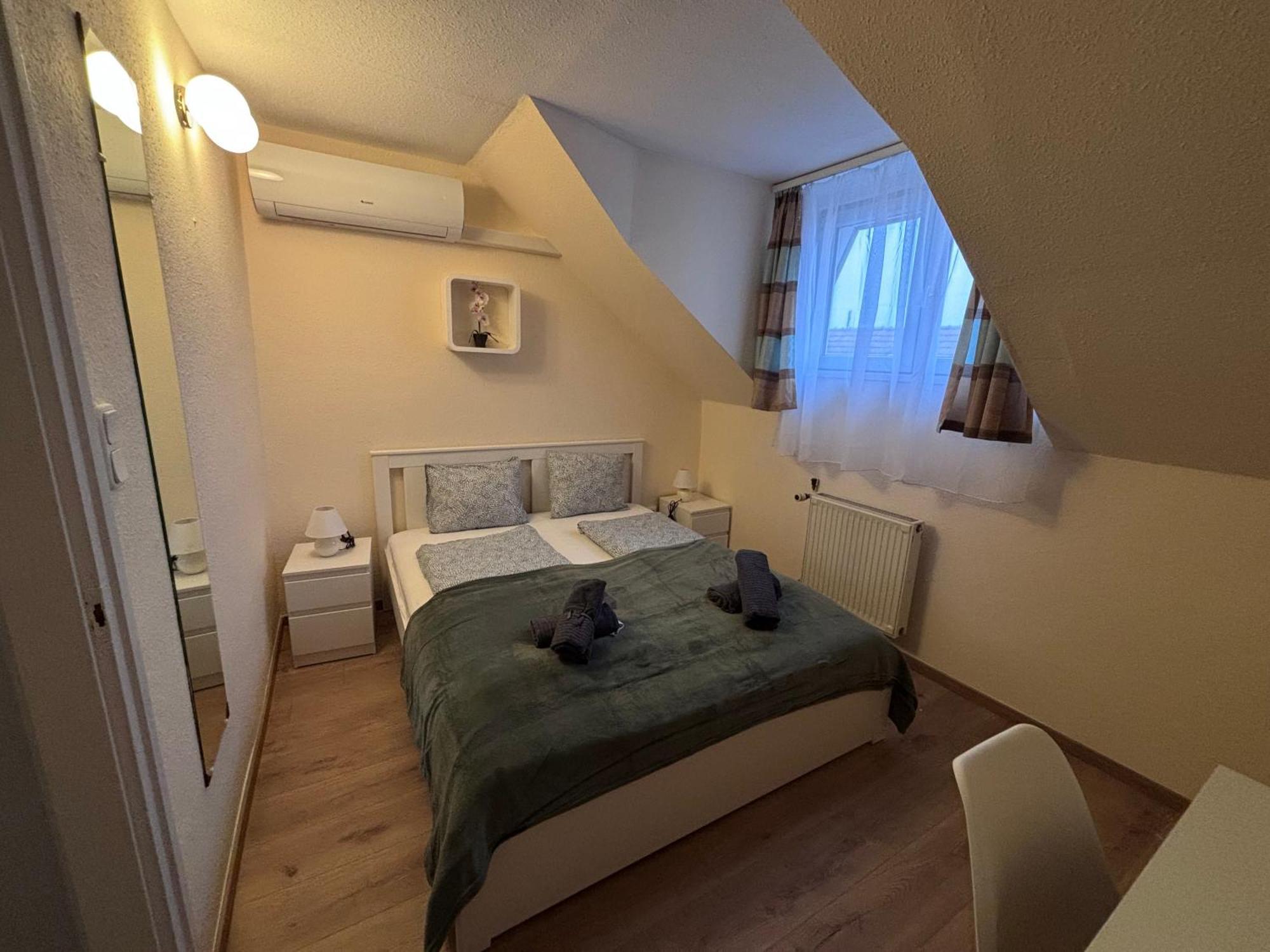 ベセス Airportmax Panzio Bed & Breakfast エクステリア 写真