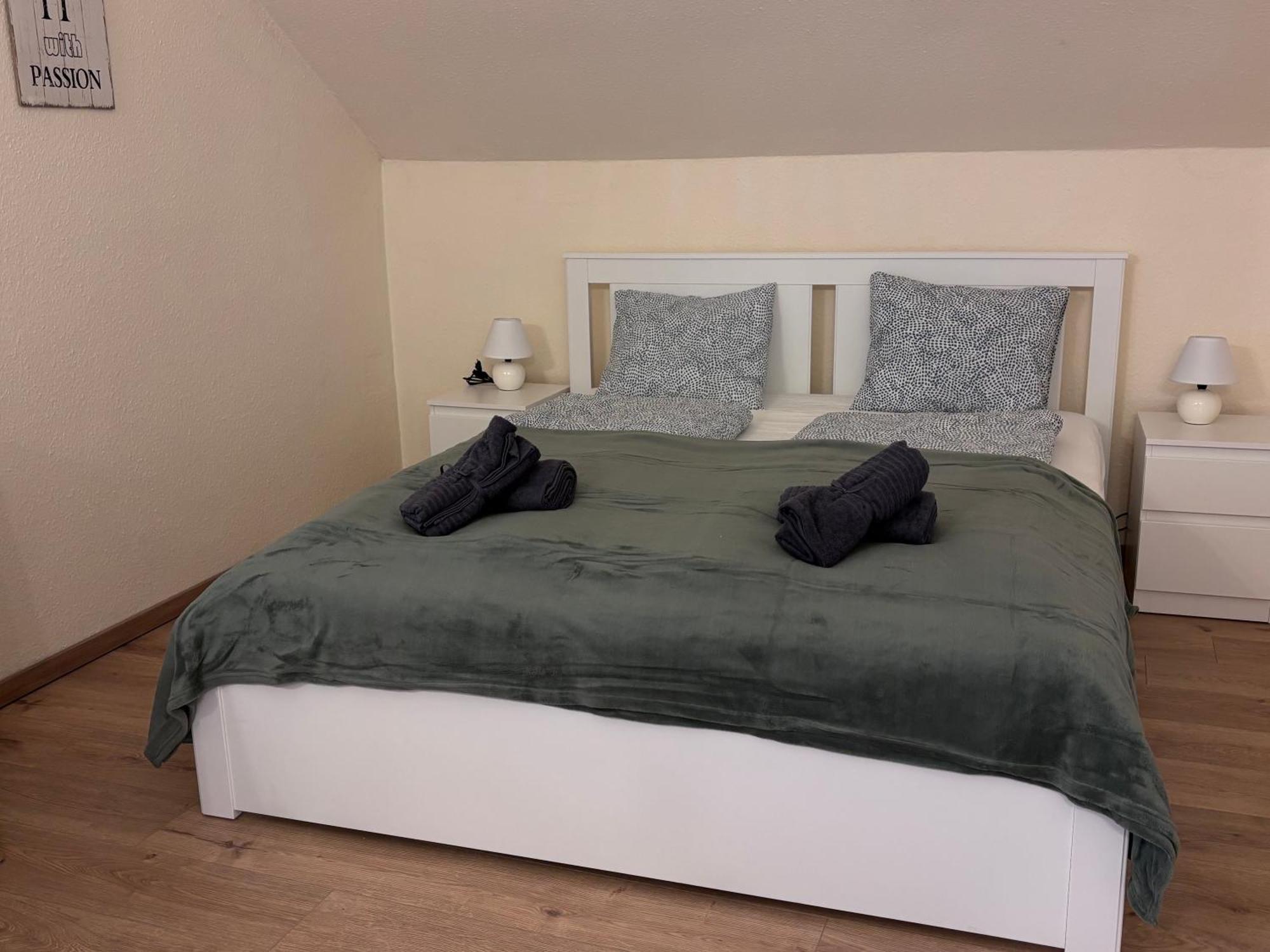 ベセス Airportmax Panzio Bed & Breakfast エクステリア 写真