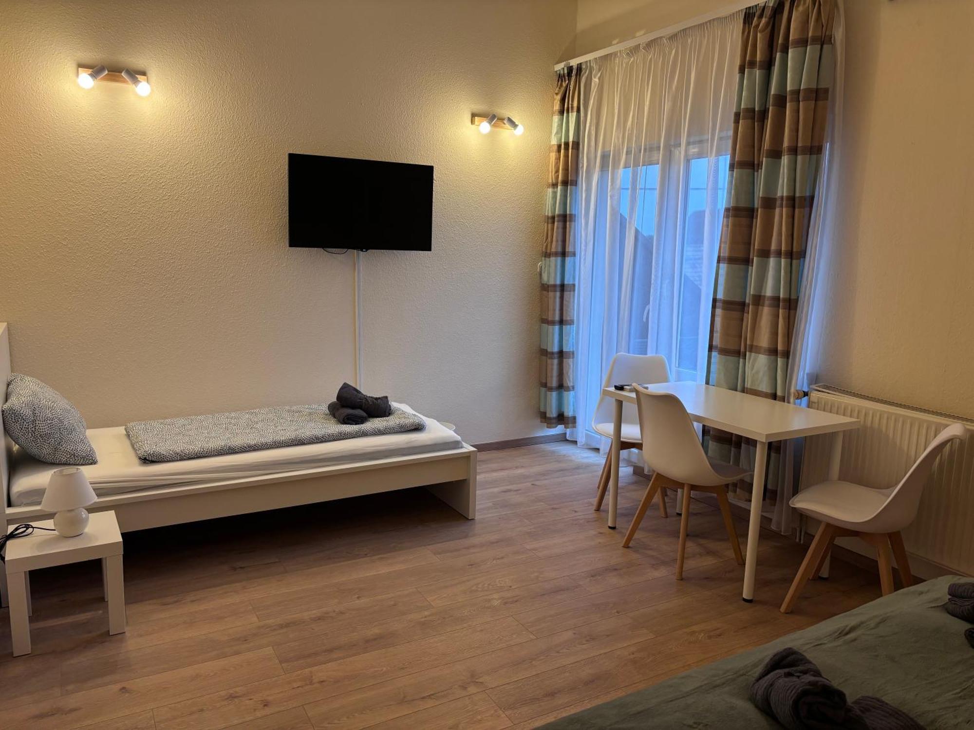 ベセス Airportmax Panzio Bed & Breakfast エクステリア 写真