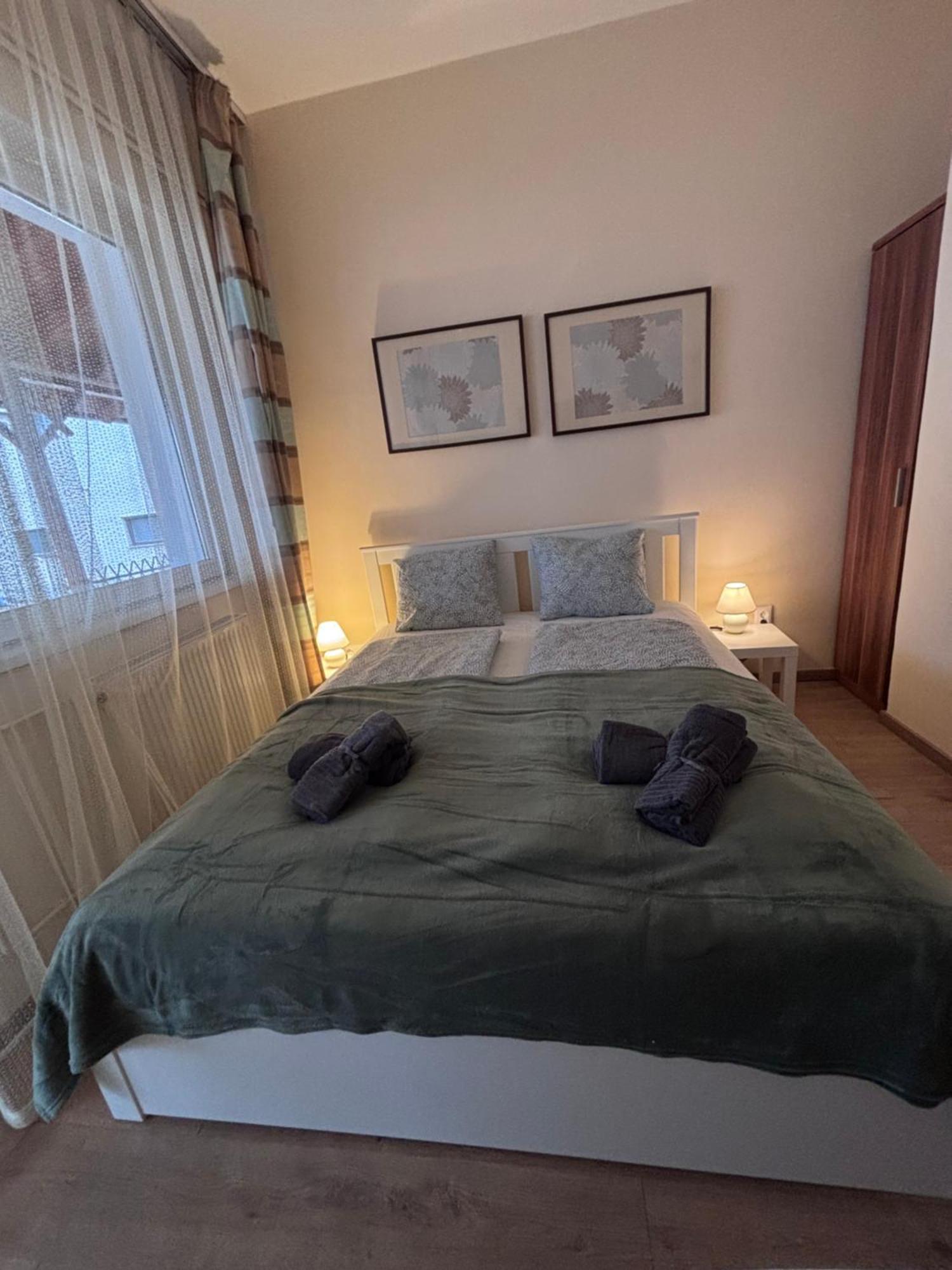ベセス Airportmax Panzio Bed & Breakfast エクステリア 写真
