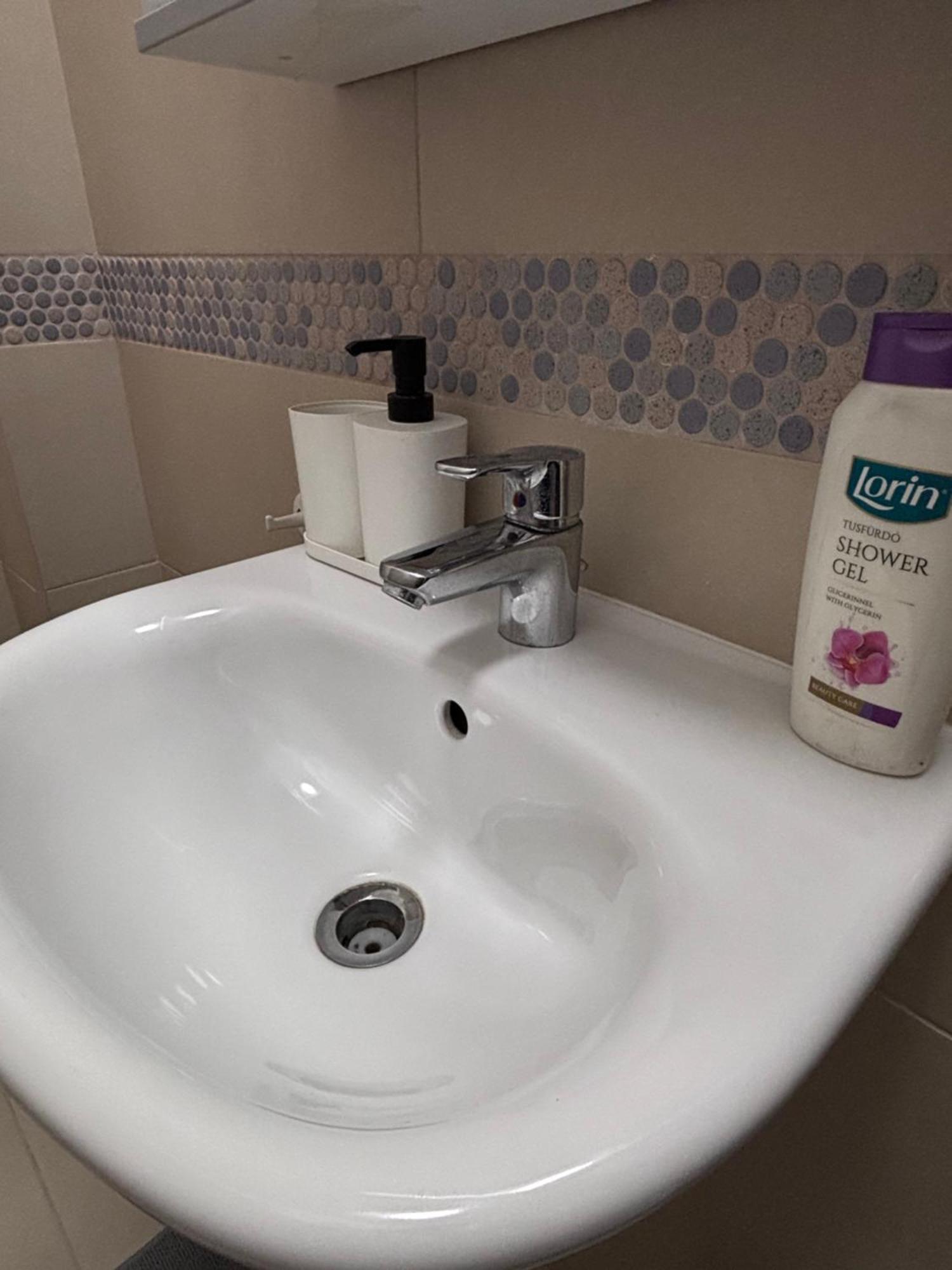 ベセス Airportmax Panzio Bed & Breakfast エクステリア 写真