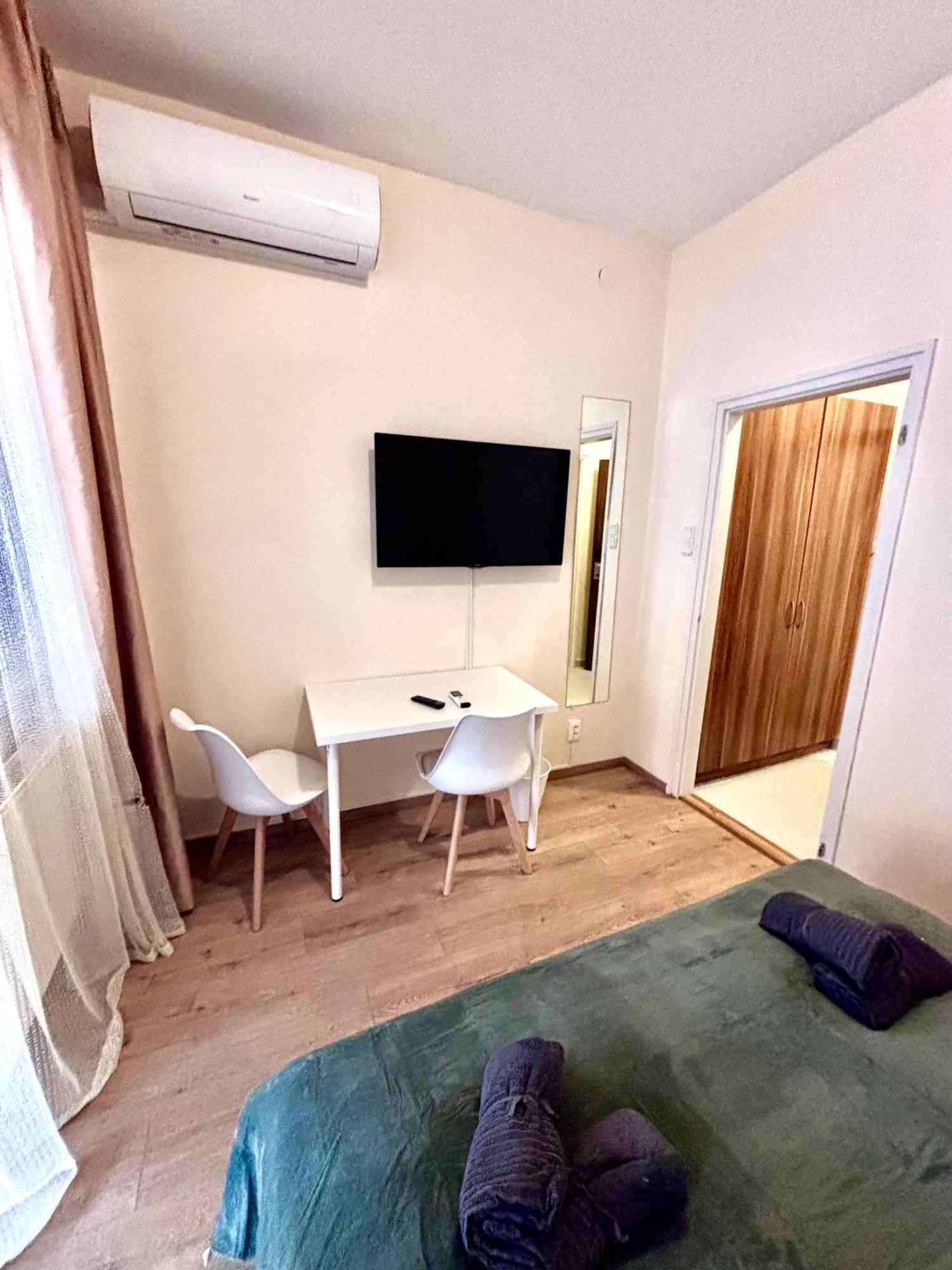 ベセス Airportmax Panzio Bed & Breakfast エクステリア 写真