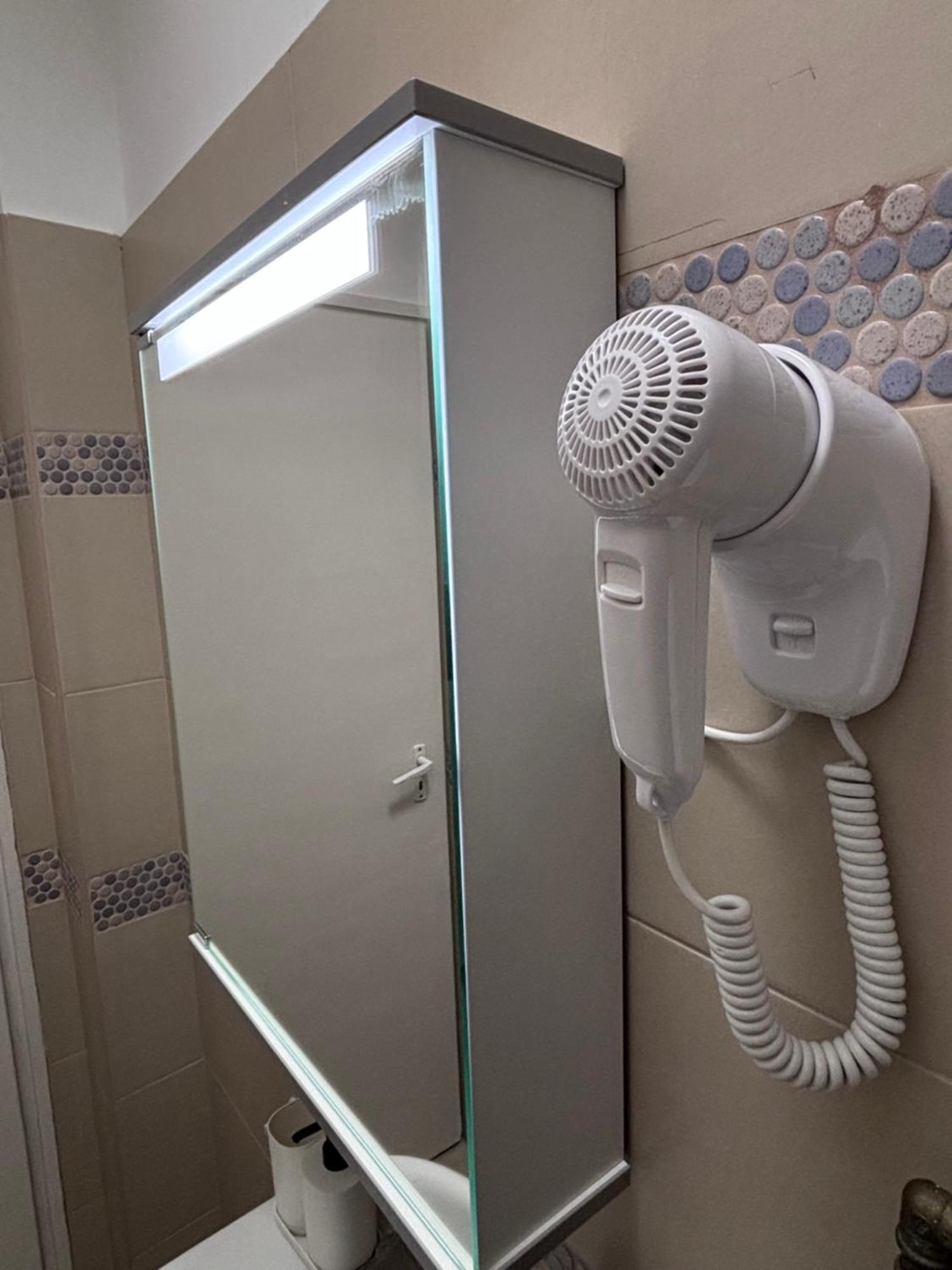 ベセス Airportmax Panzio Bed & Breakfast エクステリア 写真