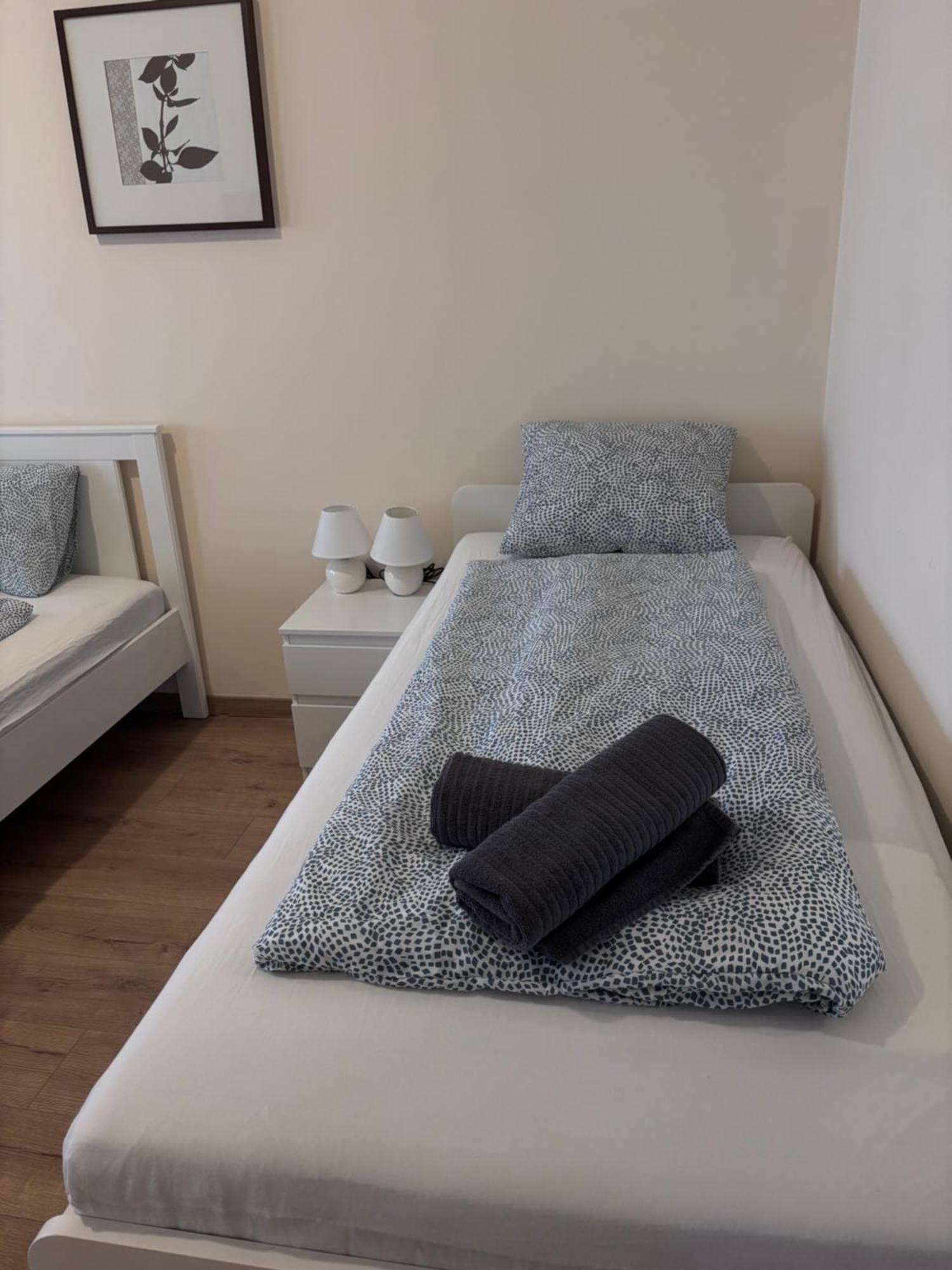 ベセス Airportmax Panzio Bed & Breakfast エクステリア 写真