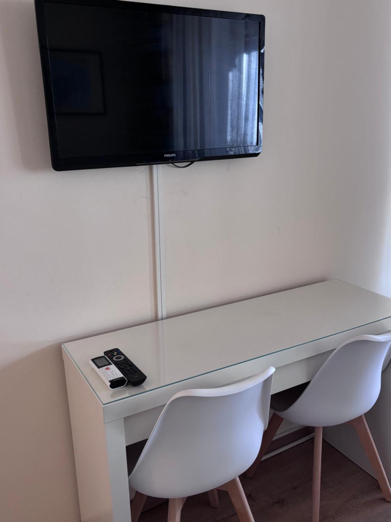 ベセス Airportmax Panzio Bed & Breakfast エクステリア 写真