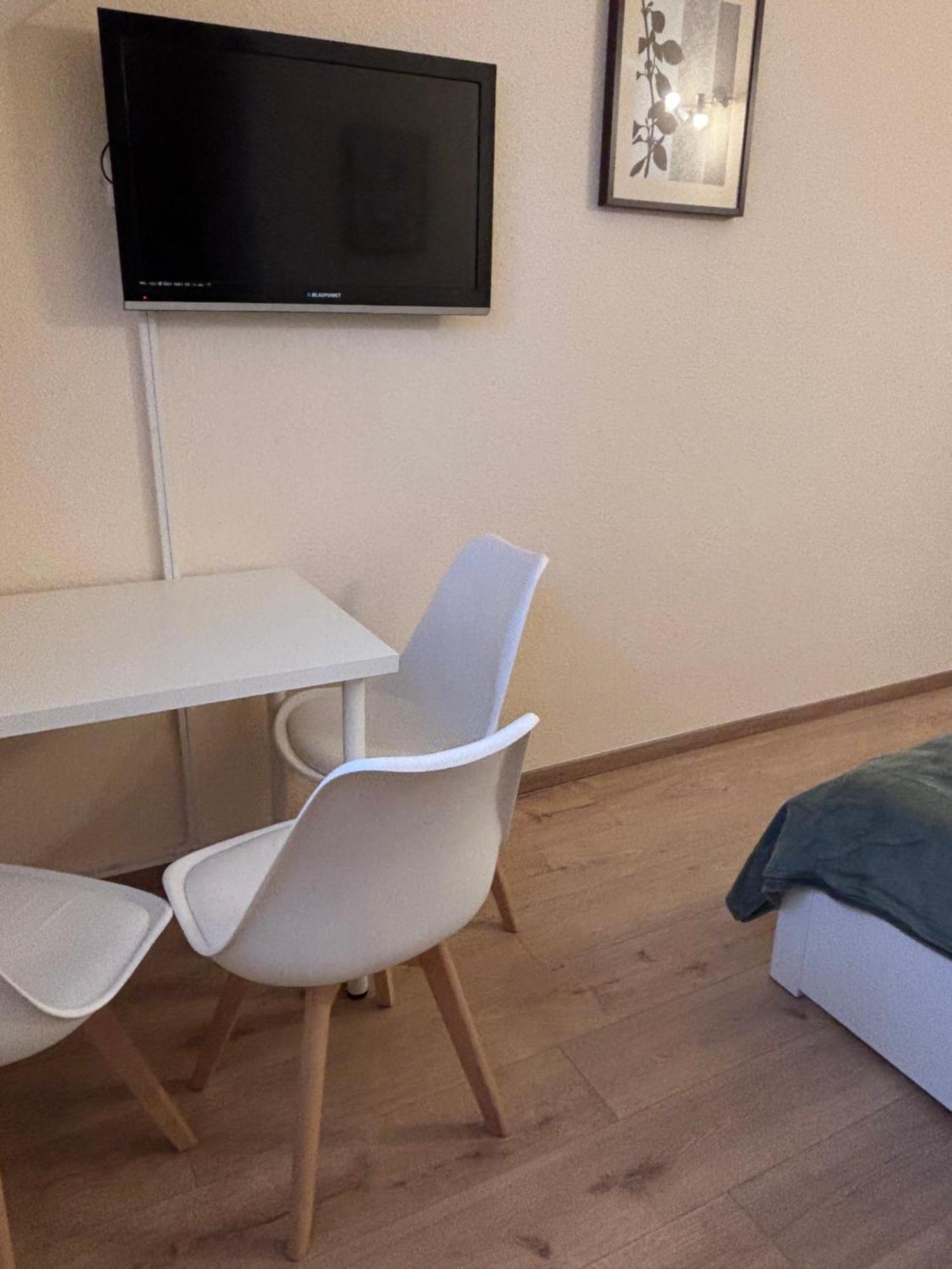 ベセス Airportmax Panzio Bed & Breakfast エクステリア 写真