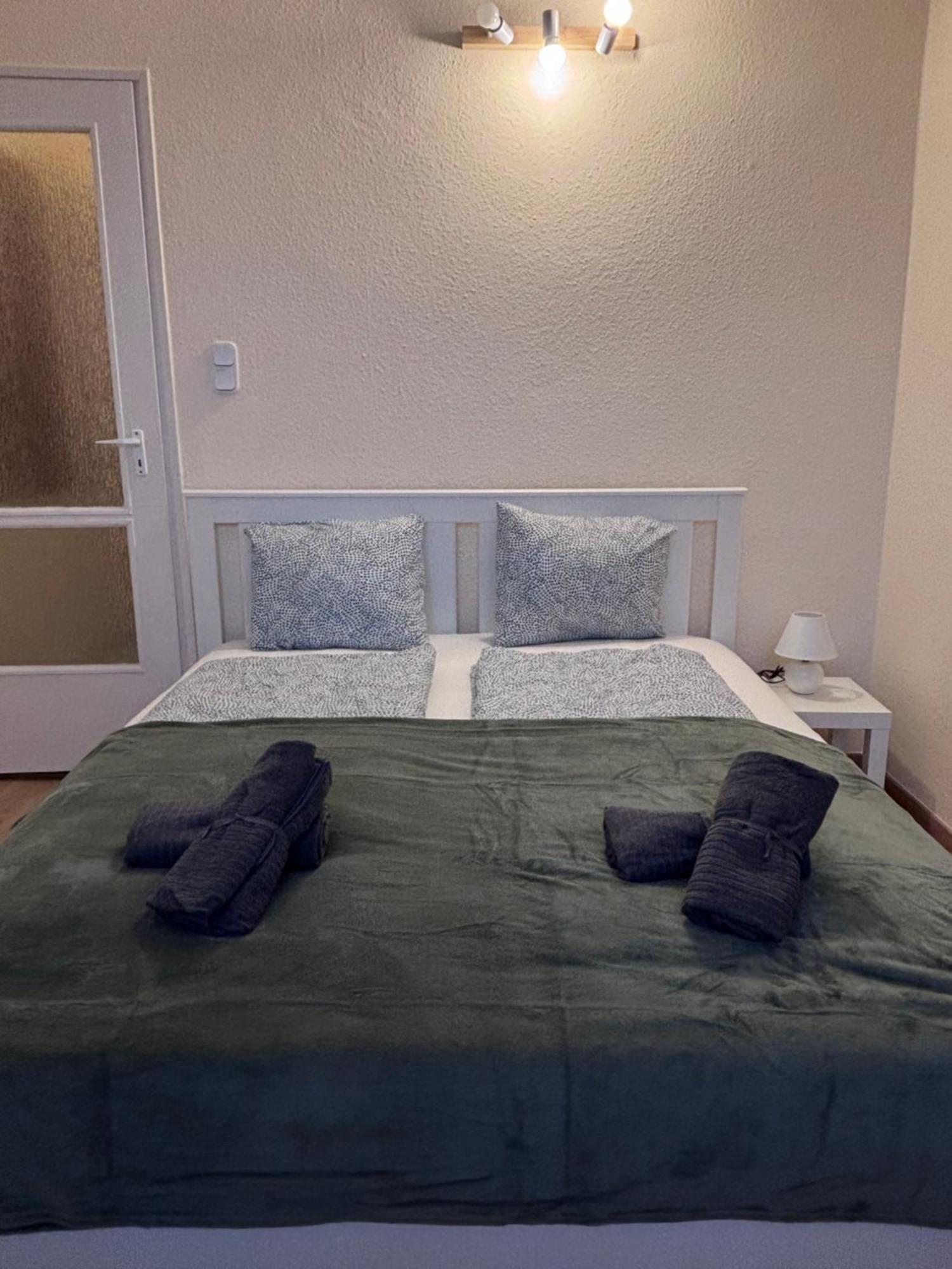 ベセス Airportmax Panzio Bed & Breakfast エクステリア 写真