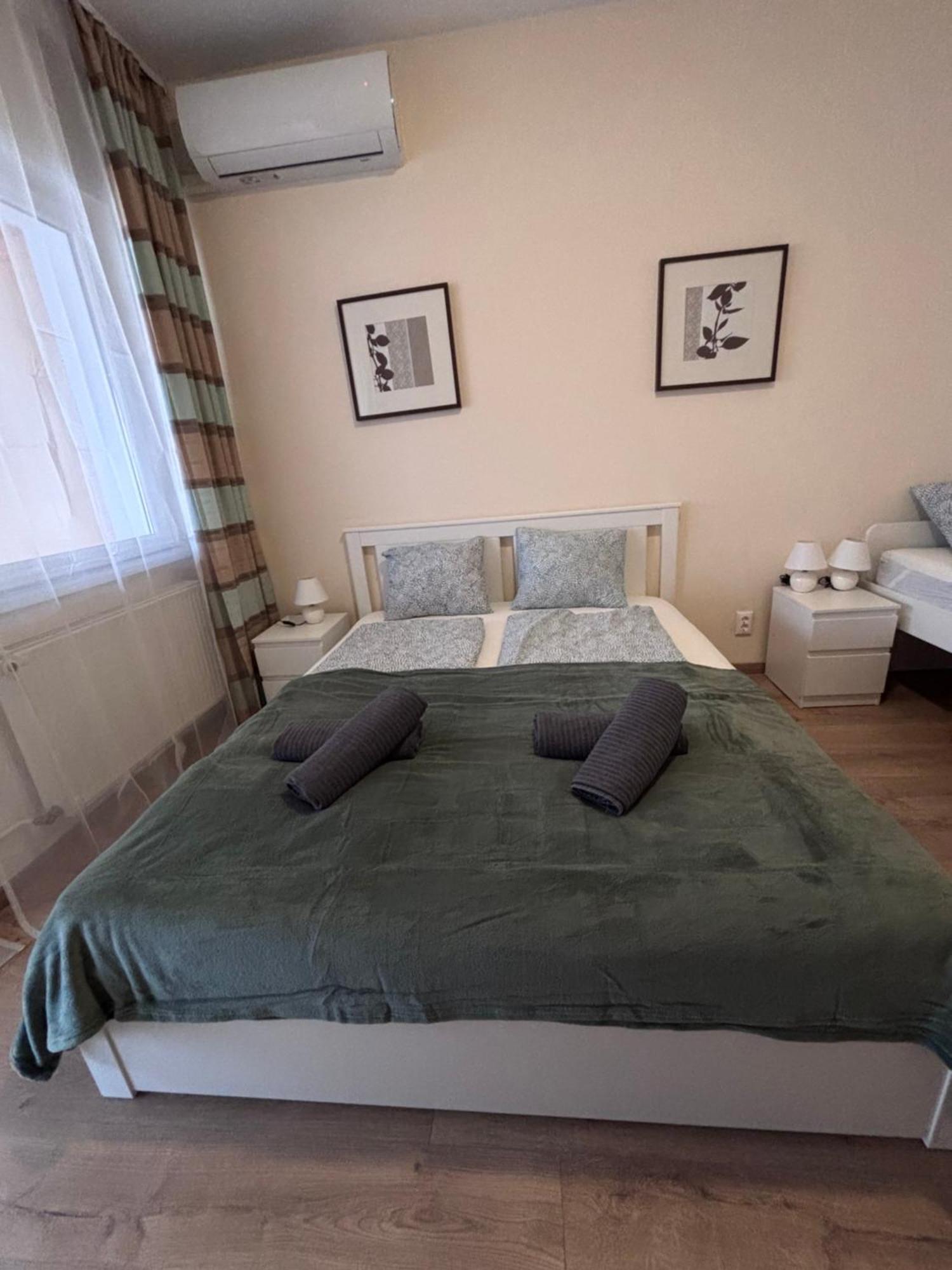 ベセス Airportmax Panzio Bed & Breakfast エクステリア 写真