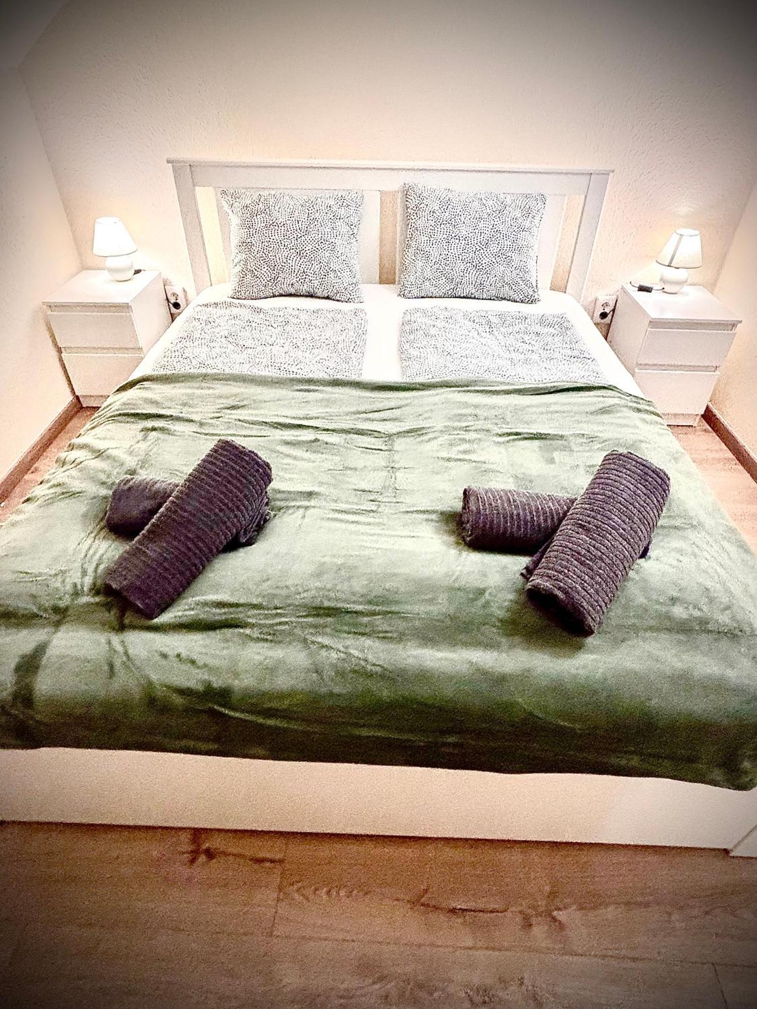 ベセス Airportmax Panzio Bed & Breakfast エクステリア 写真