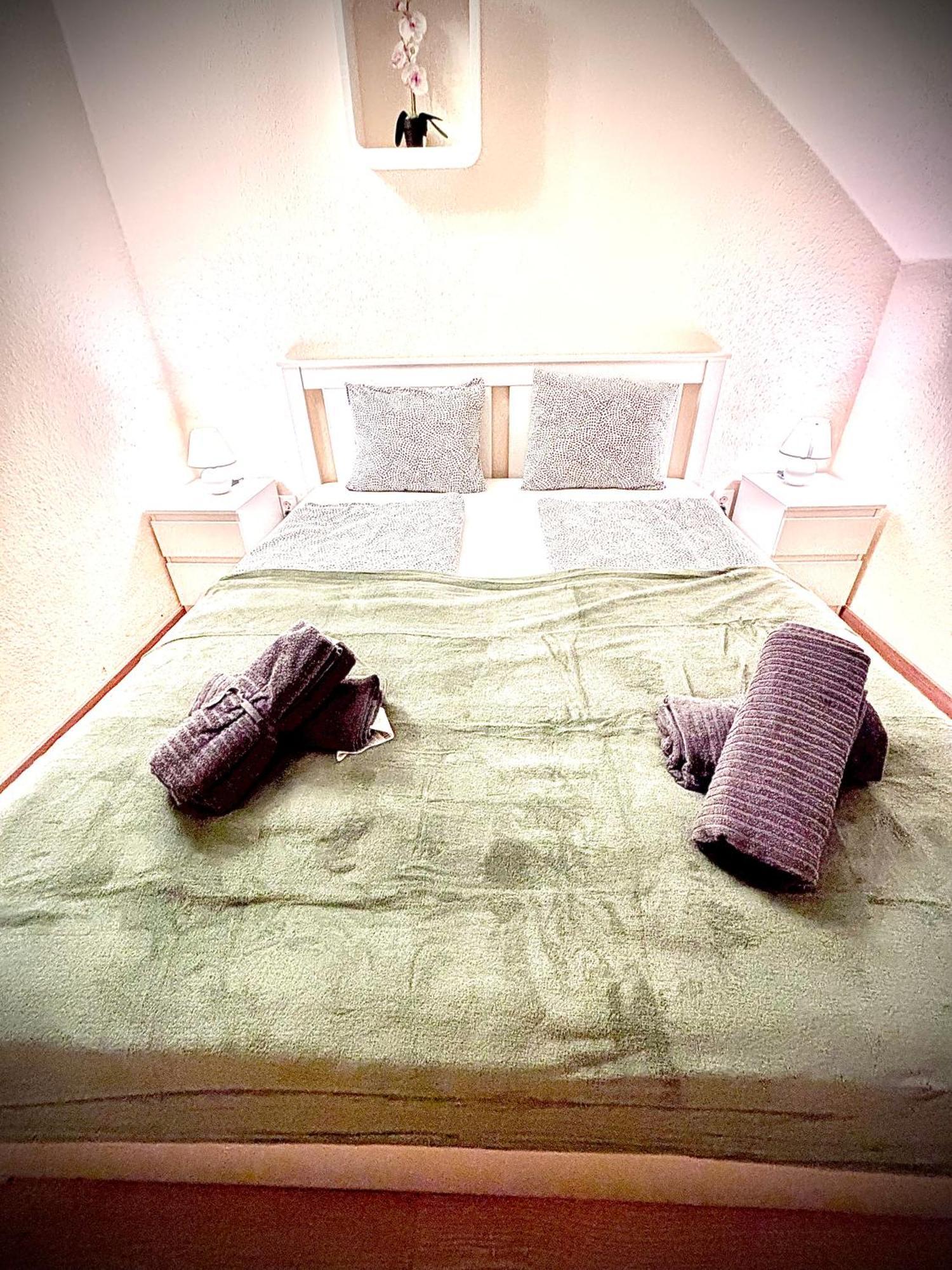 ベセス Airportmax Panzio Bed & Breakfast エクステリア 写真