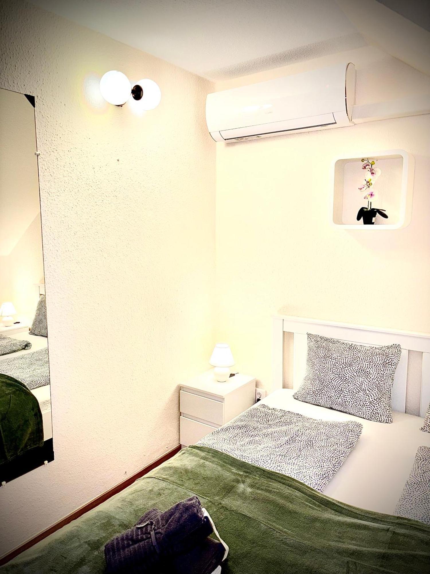 ベセス Airportmax Panzio Bed & Breakfast エクステリア 写真