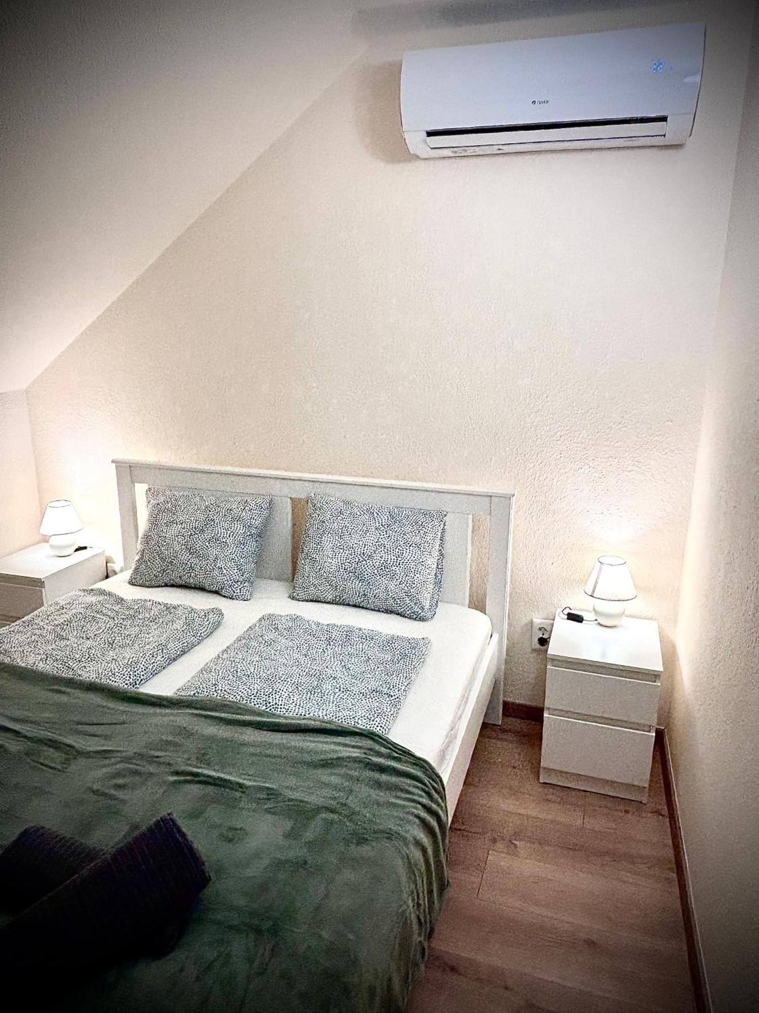 ベセス Airportmax Panzio Bed & Breakfast エクステリア 写真