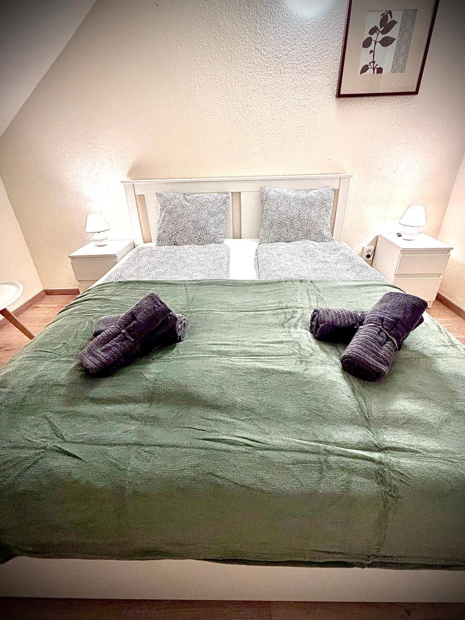 ベセス Airportmax Panzio Bed & Breakfast エクステリア 写真