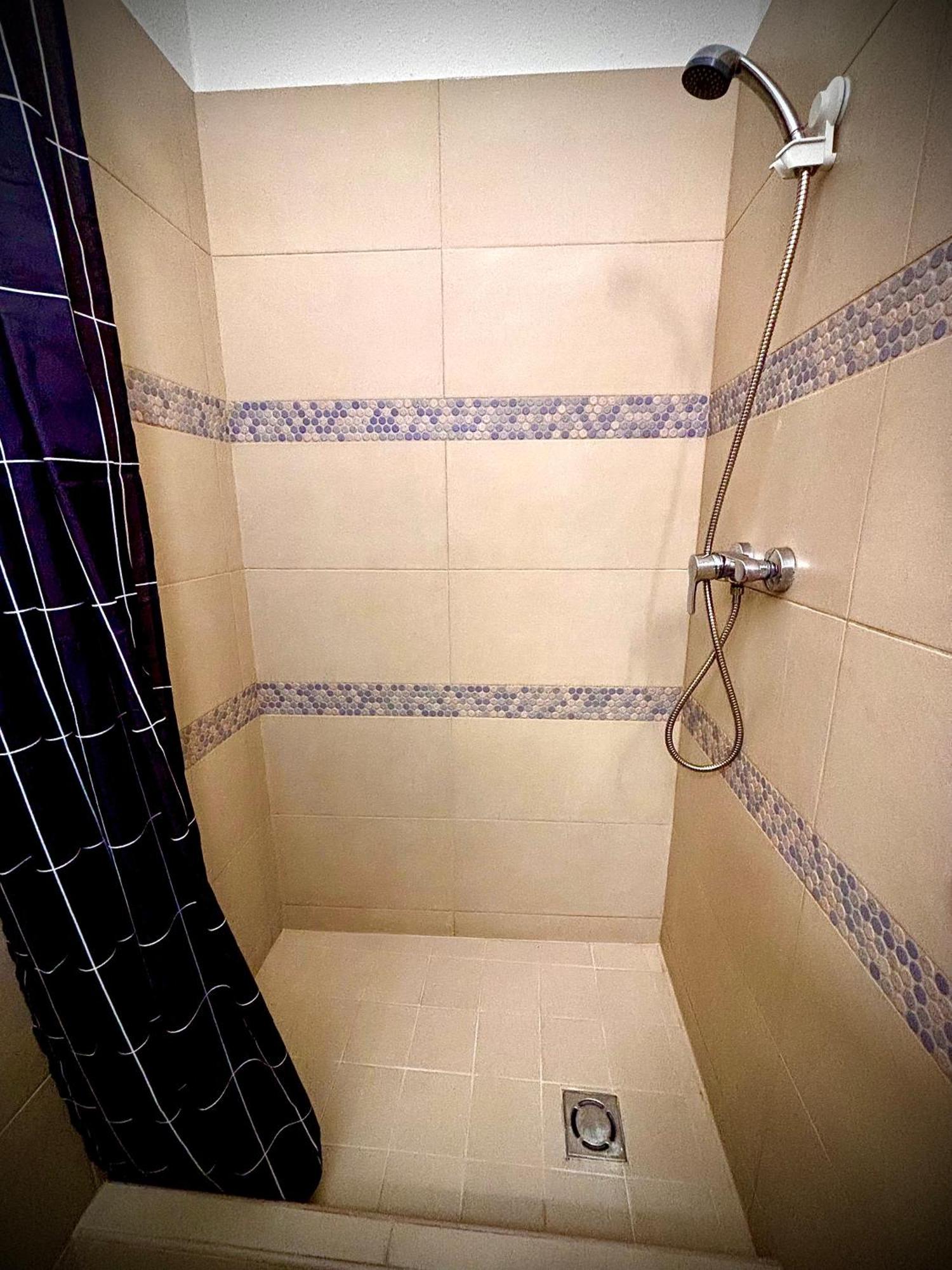 ベセス Airportmax Panzio Bed & Breakfast エクステリア 写真