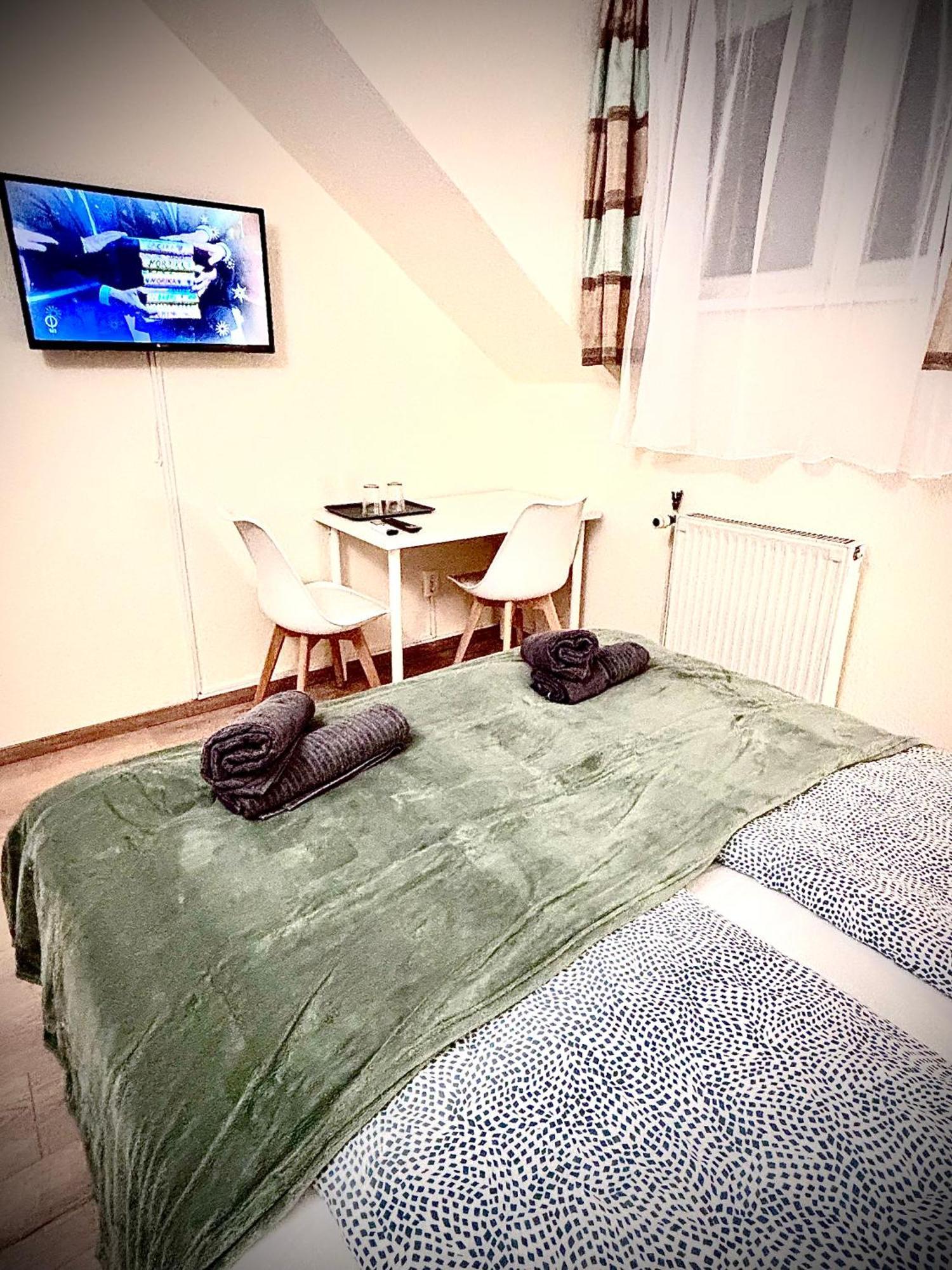 ベセス Airportmax Panzio Bed & Breakfast エクステリア 写真